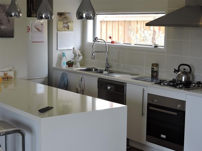 7 Springleaf Avenue, Clyde North VIC 3978