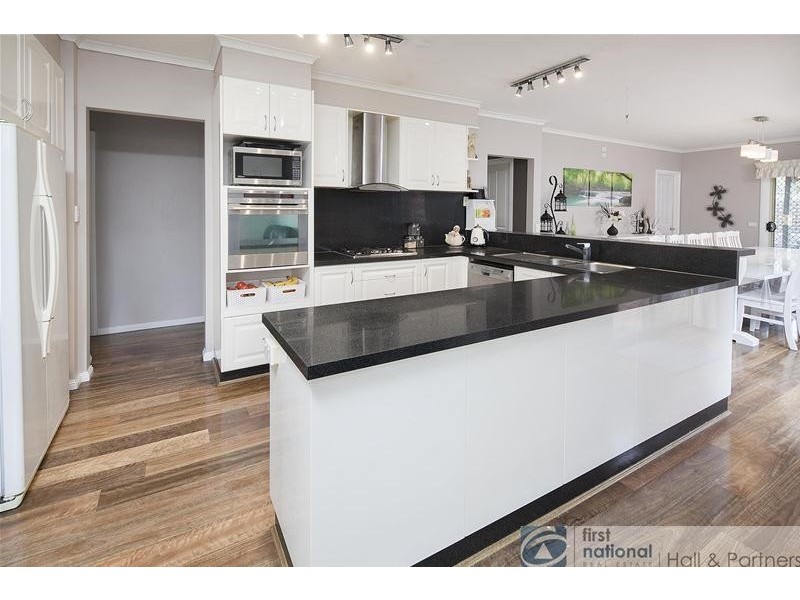 27 Craig Road, Devon Meadows VIC 3977