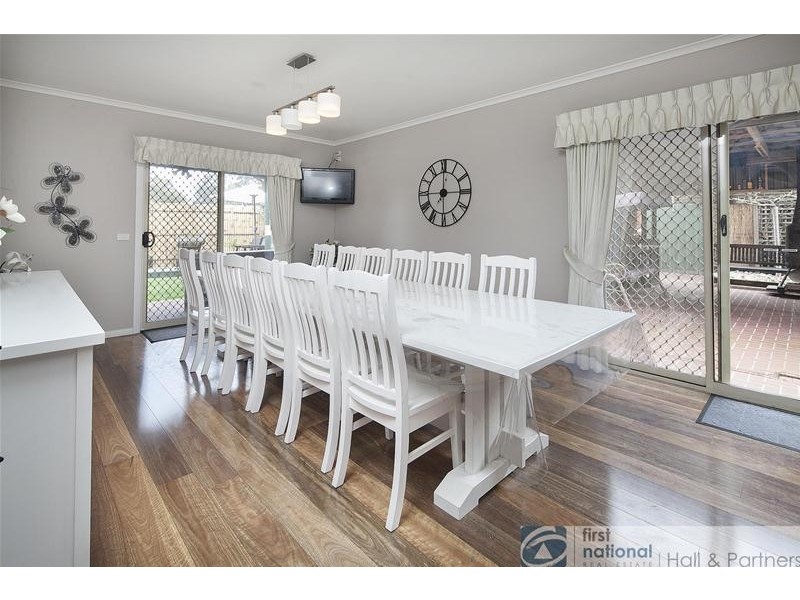 27 Craig Road, Devon Meadows VIC 3977