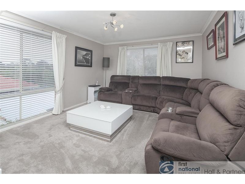 27 Craig Road, Devon Meadows VIC 3977