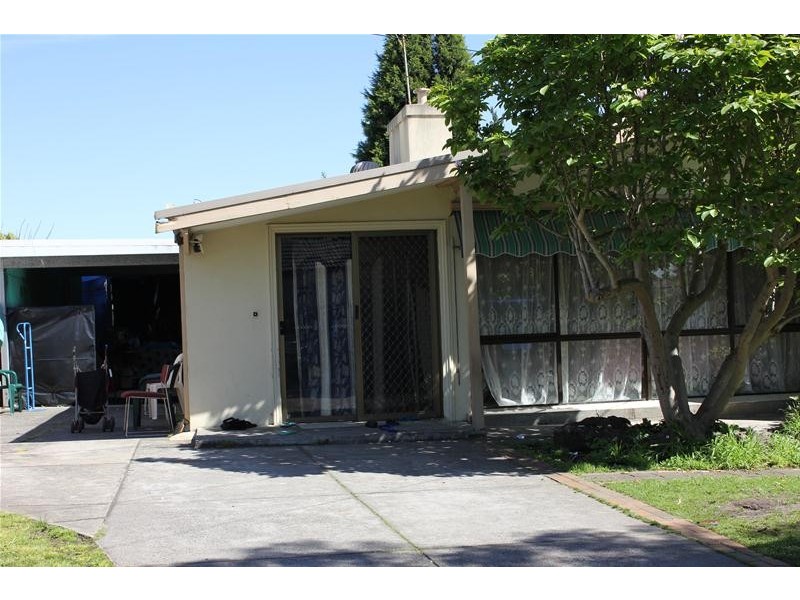 10 Gardiner Avenue, Dandenong North VIC 3175