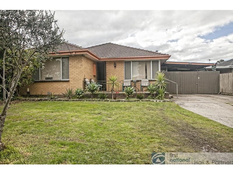 33 Shalimar Crescent, Dandenong North VIC 3175