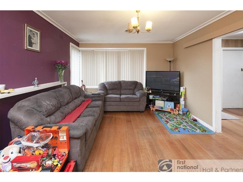 33 Shalimar Crescent, Dandenong North VIC 3175