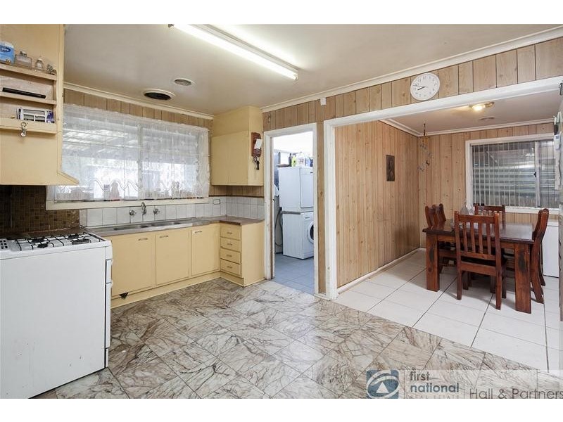 33 Shalimar Crescent, Dandenong North VIC 3175