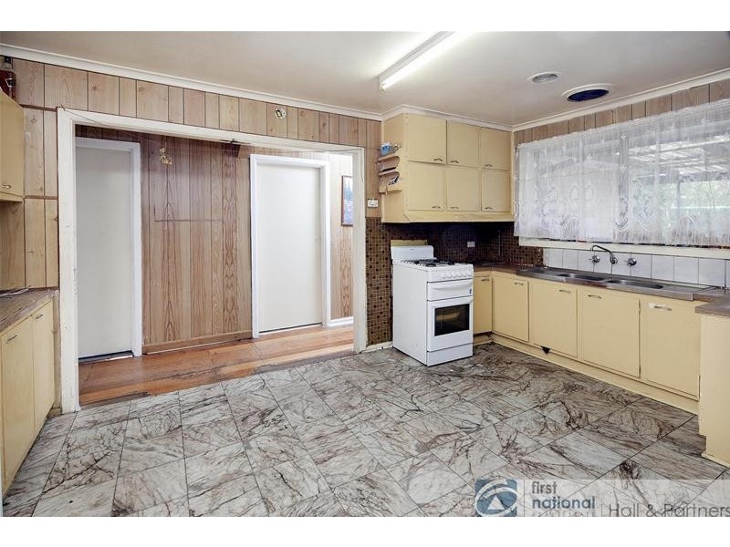 33 Shalimar Crescent, Dandenong North VIC 3175