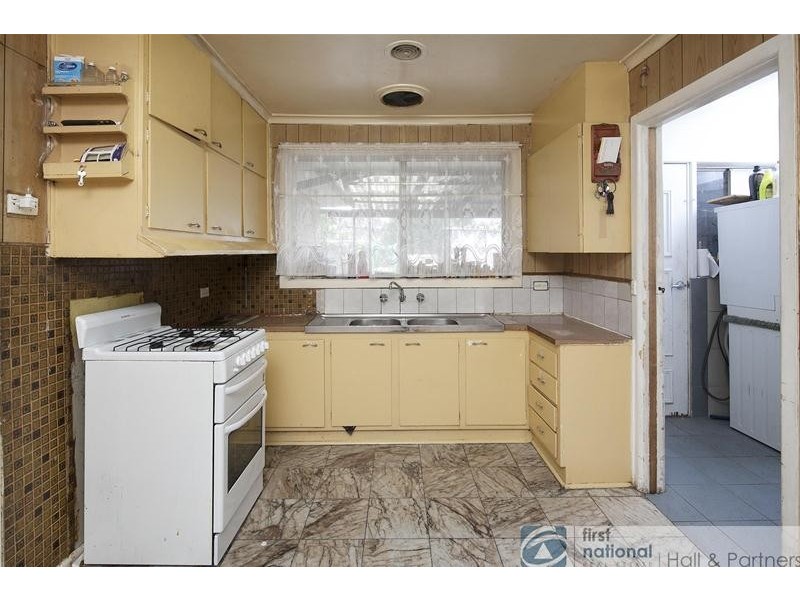 33 Shalimar Crescent, Dandenong North VIC 3175