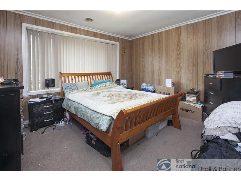 33 Shalimar Crescent, Dandenong North VIC 3175