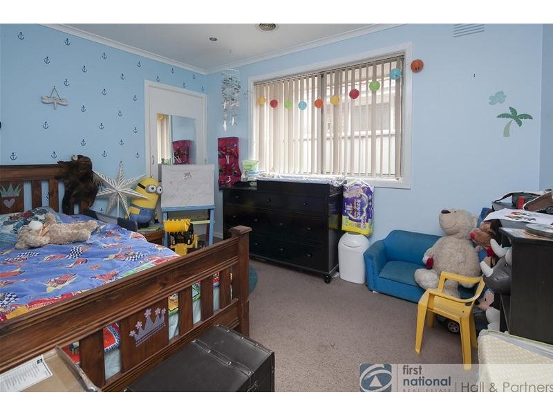 33 Shalimar Crescent, Dandenong North VIC 3175