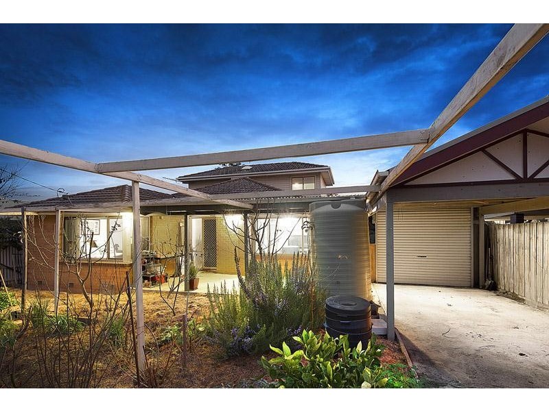 34 Tiverton Drive, Mulgrave VIC 3170