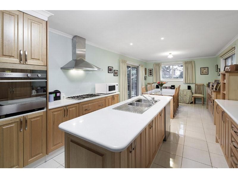 34 Tiverton Drive, Mulgrave VIC 3170