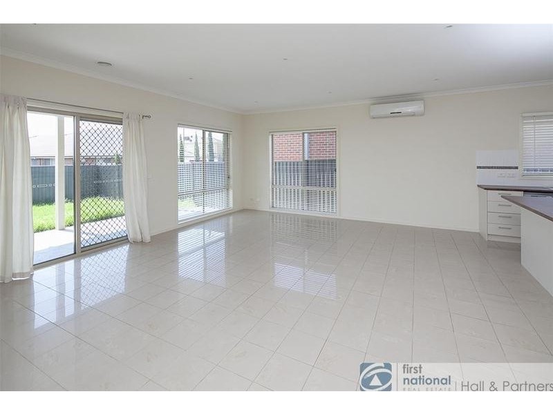 18 Darwin Way, Pakenham VIC 3810