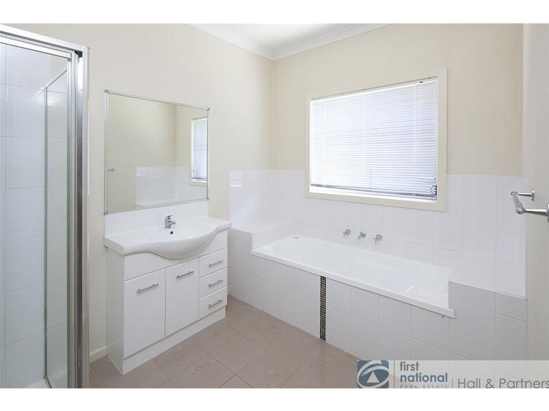 18 Darwin Way, Pakenham VIC 3810