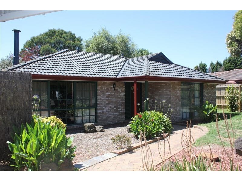 5 Whitestone Court, Endeavour Hills VIC 3802