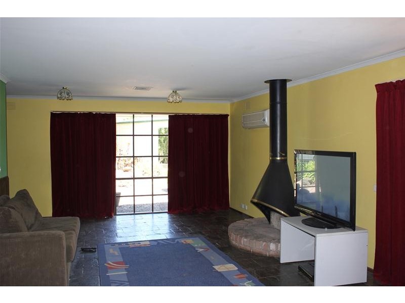 5 Whitestone Court, Endeavour Hills VIC 3802