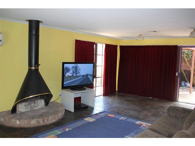 5 Whitestone Court, Endeavour Hills VIC 3802