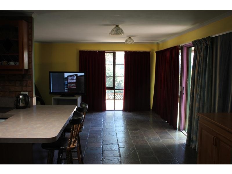 5 Whitestone Court, Endeavour Hills VIC 3802