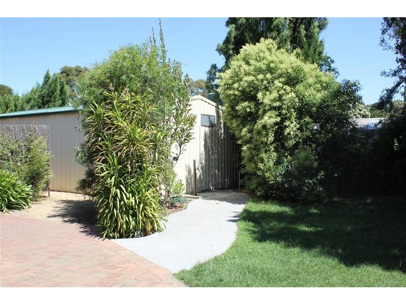 5 Whitestone Court, Endeavour Hills VIC 3802