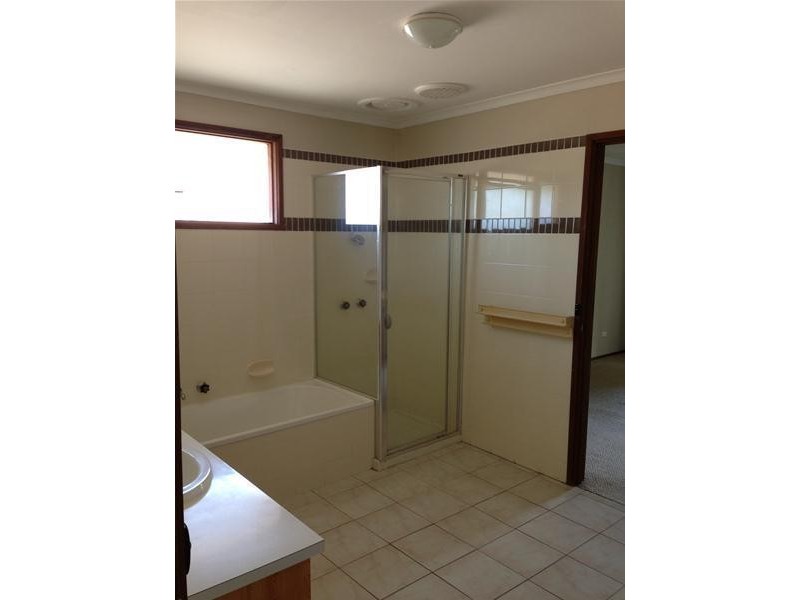 1/2 Reed Court, Endeavour Hills VIC 3802