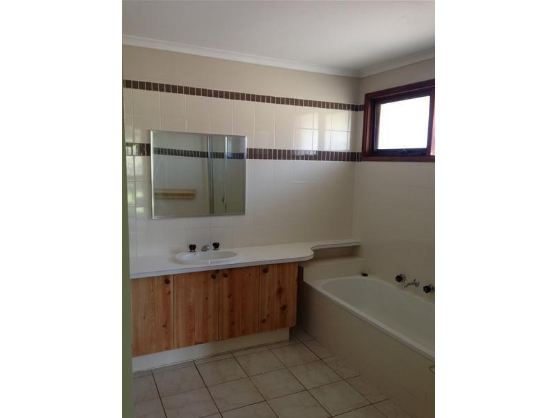 1/2 Reed Court, Endeavour Hills VIC 3802