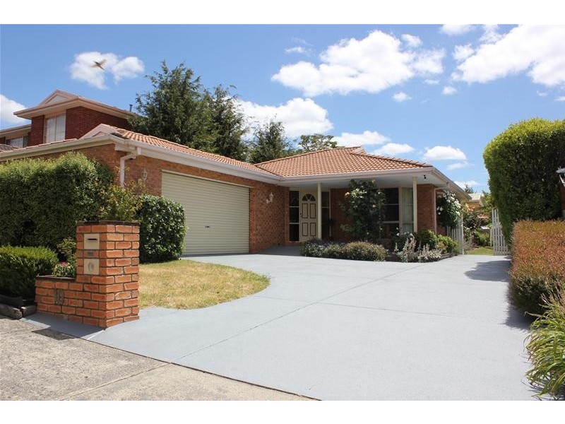 10 Maryrose Crescent, Endeavour Hills VIC 3802