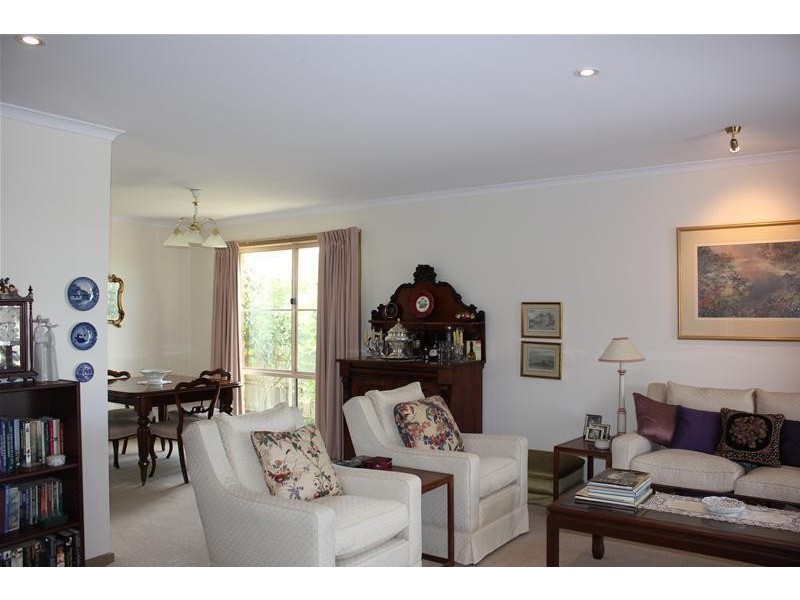 10 Maryrose Crescent, Endeavour Hills VIC 3802