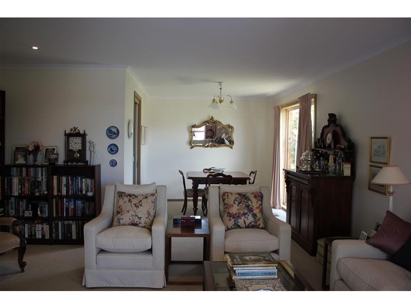 10 Maryrose Crescent, Endeavour Hills VIC 3802