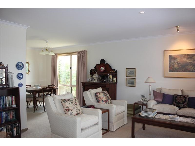 10 Maryrose Crescent, Endeavour Hills VIC 3802