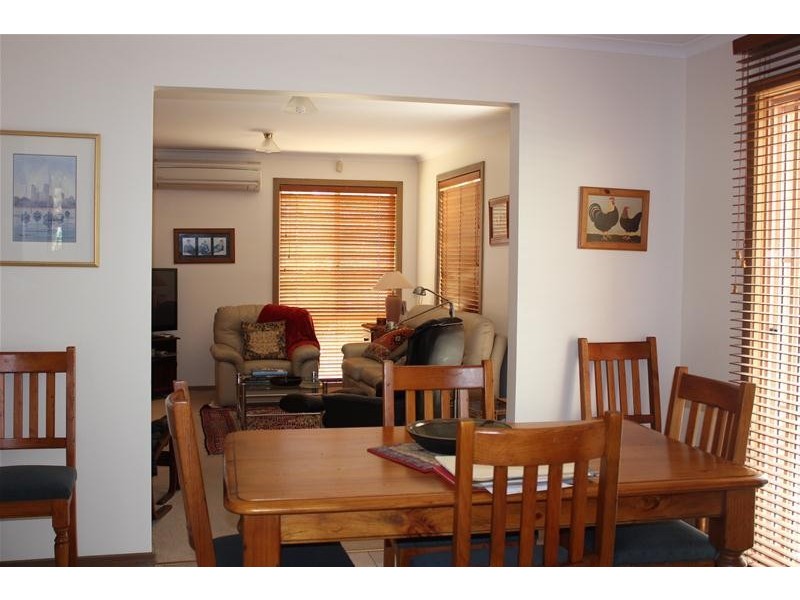 10 Maryrose Crescent, Endeavour Hills VIC 3802