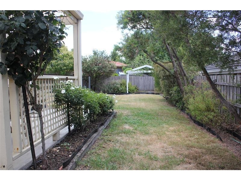 10 Maryrose Crescent, Endeavour Hills VIC 3802