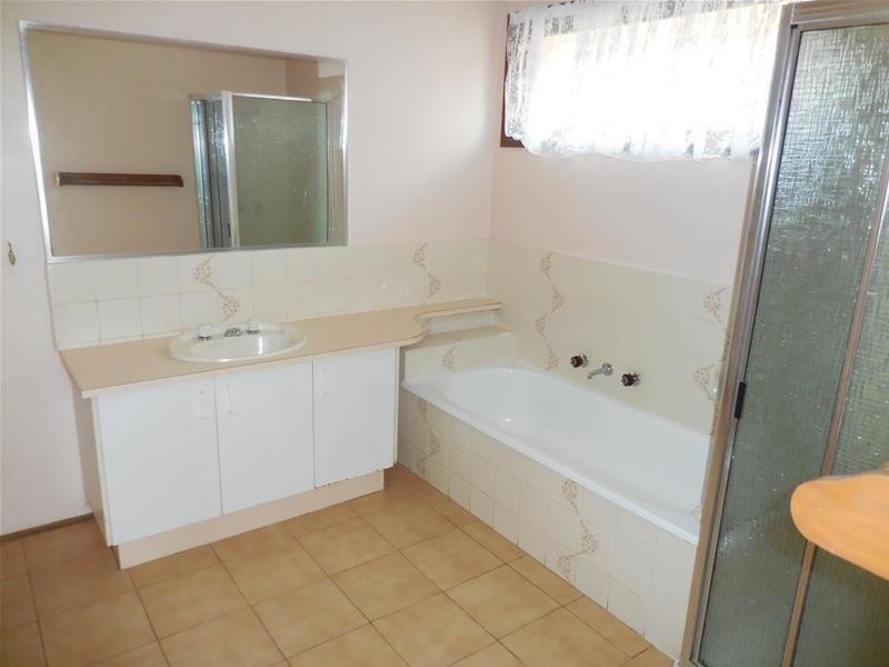 35 Gleneagles Drive, Endeavour Hills VIC 3802