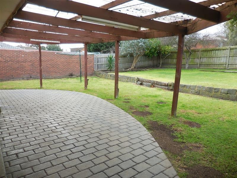 35 Gleneagles Drive, Endeavour Hills VIC 3802