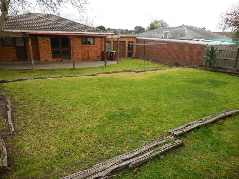 35 Gleneagles Drive, Endeavour Hills VIC 3802