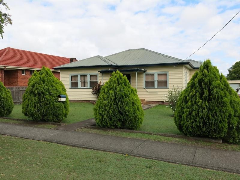 27 Wynter Street, Taree NSW 2430