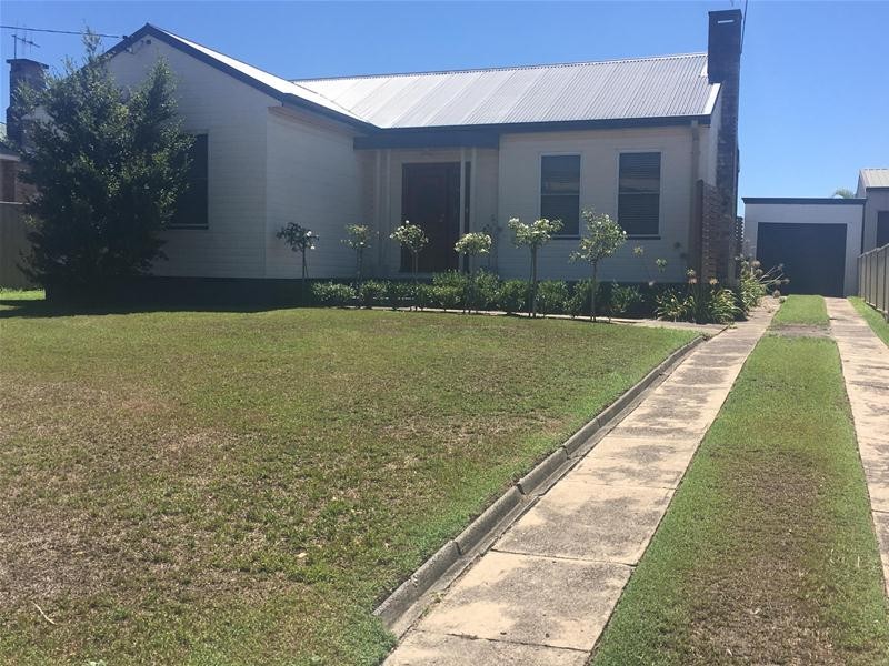 13 Railway Parade, Taree NSW 2430