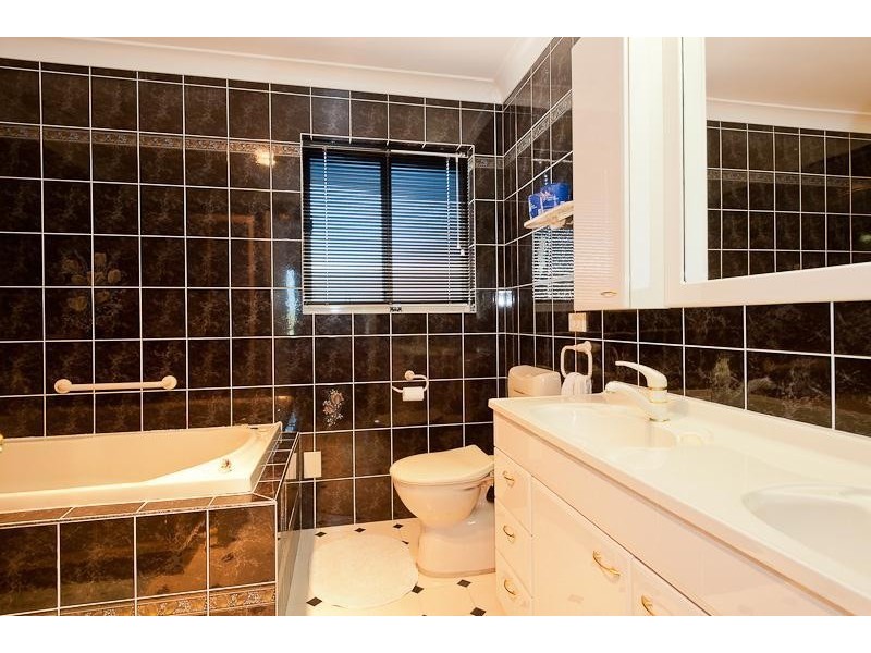 8 Ochiltree Place, Taree NSW 2430