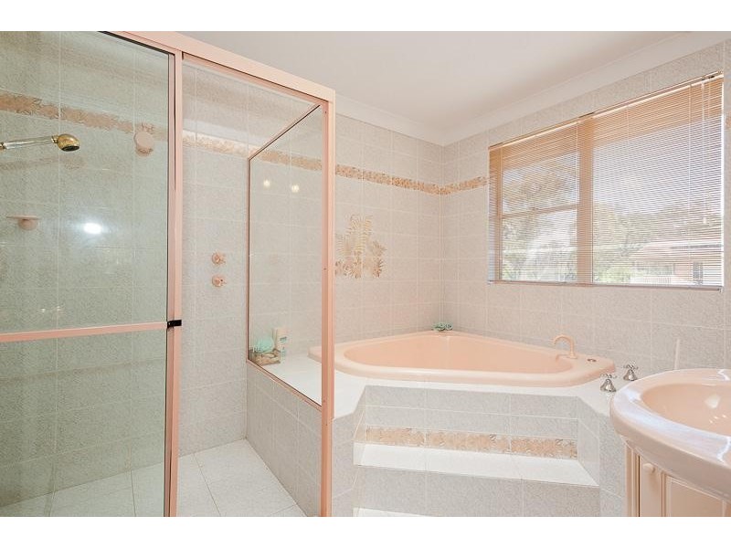 8 Ochiltree Place, Taree NSW 2430