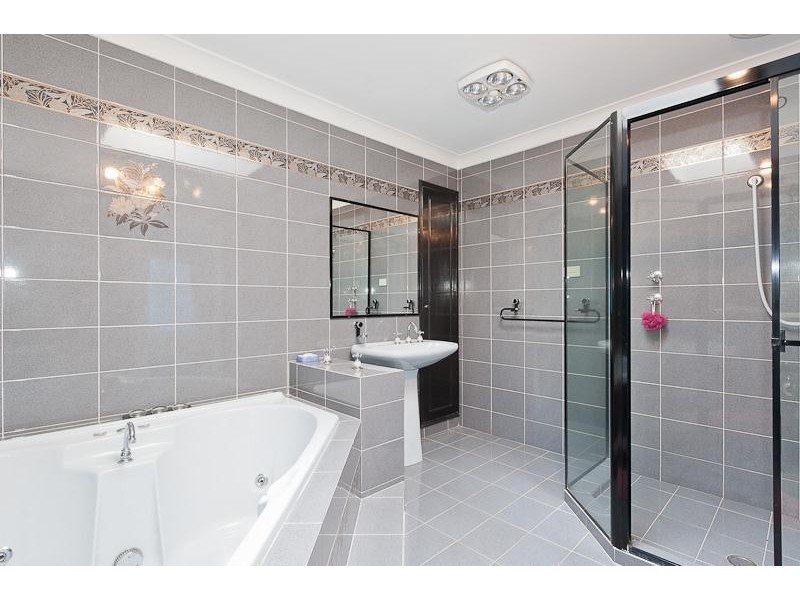 8 Ochiltree Place, Taree NSW 2430