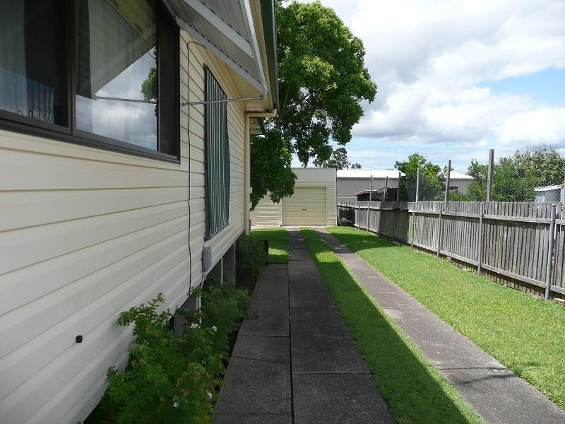 4 Robertson Street, Taree NSW 2430