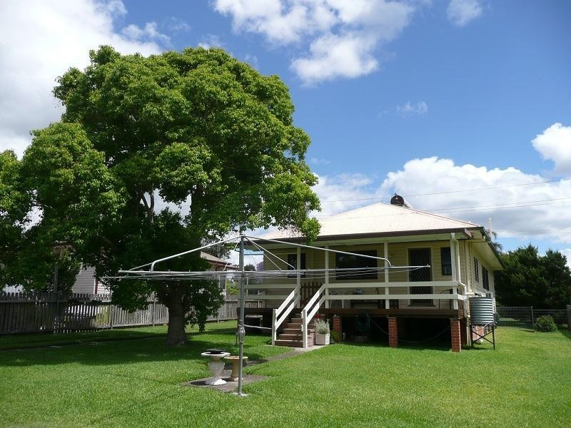 4 Robertson Street, Taree NSW 2430