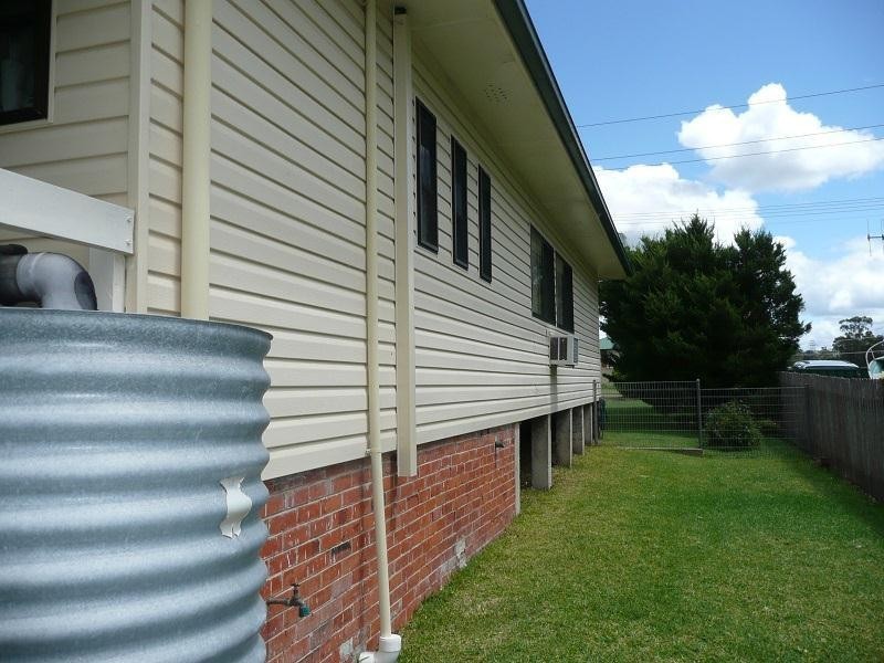 4 Robertson Street, Taree NSW 2430