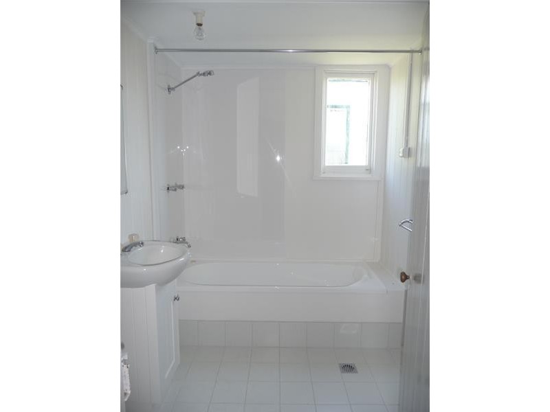 4 Commerce Street, Taree NSW 2430