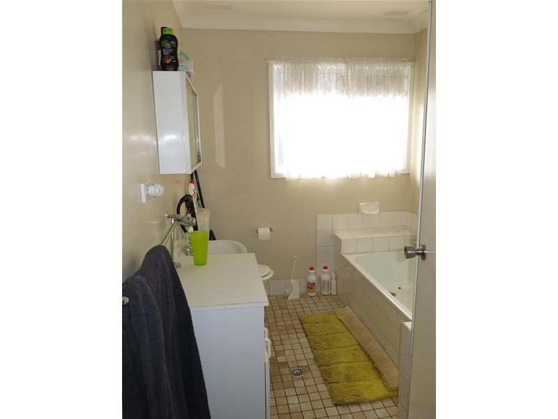 8 Deakin Crescent, Taree NSW 2430