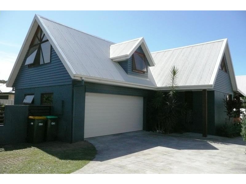 1/5 Flagtail Avenue, Old Bar NSW 2430