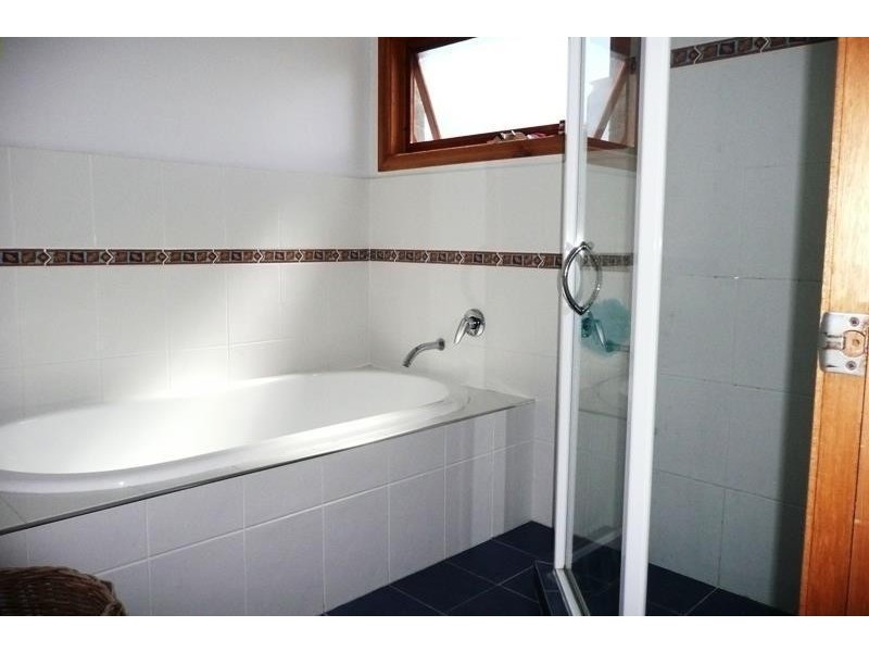 1/5 Flagtail Avenue, Old Bar NSW 2430