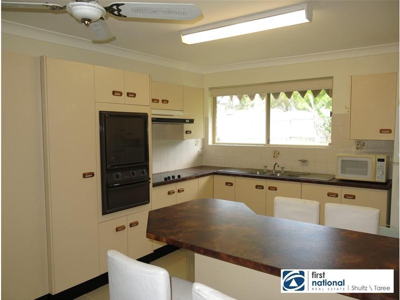 80 Kanangra Drive, Taree NSW 2430