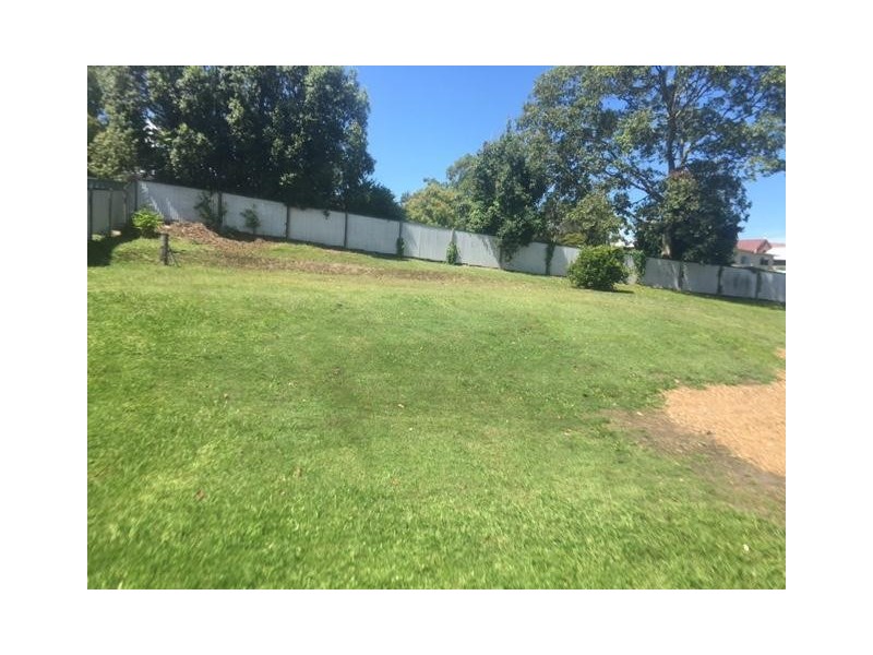 27 Commerce Street, Taree NSW 2430