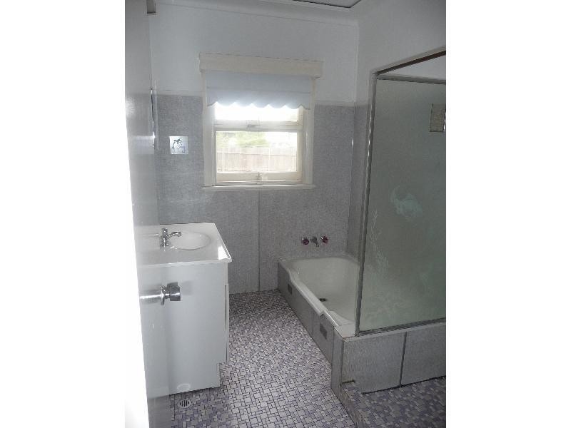 24 Kanangra Drive, Taree NSW 2430