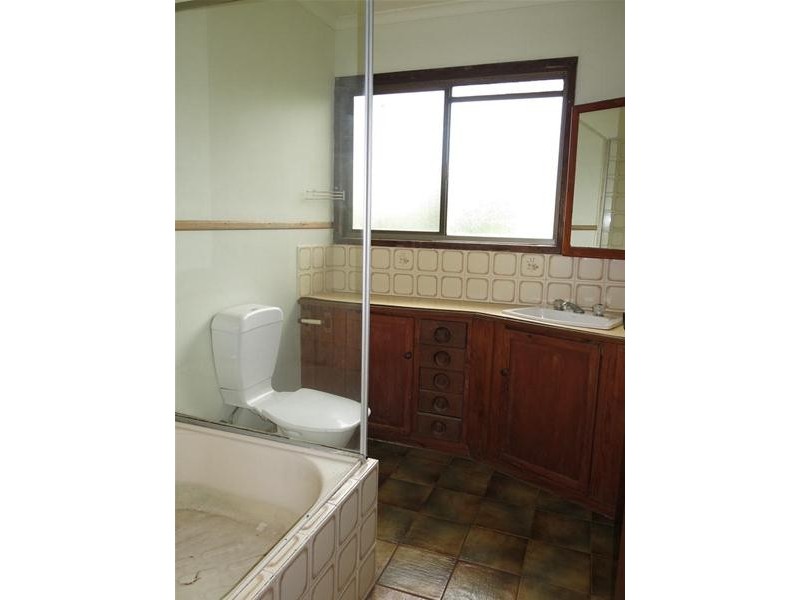 11 Railway Street, Melinga NSW 2430