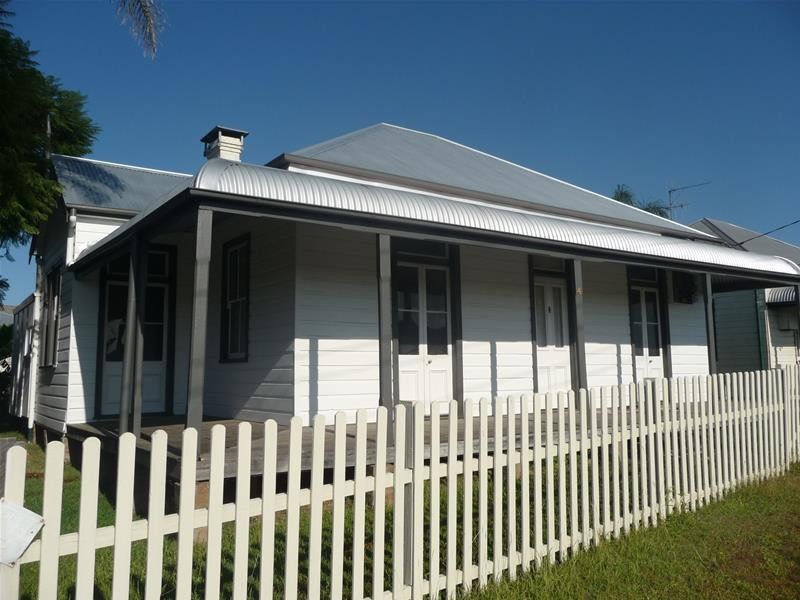 4 Commerce Street, Taree NSW 2430