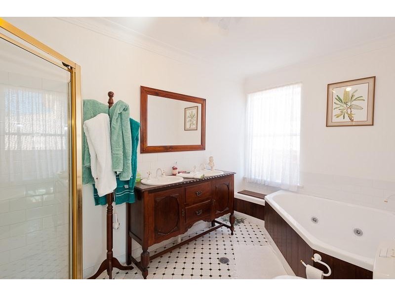 16a Crescent Avenue, Taree NSW 2430